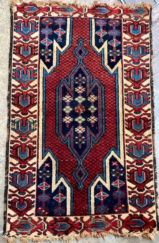 A Persian rug, 120 x 75cm